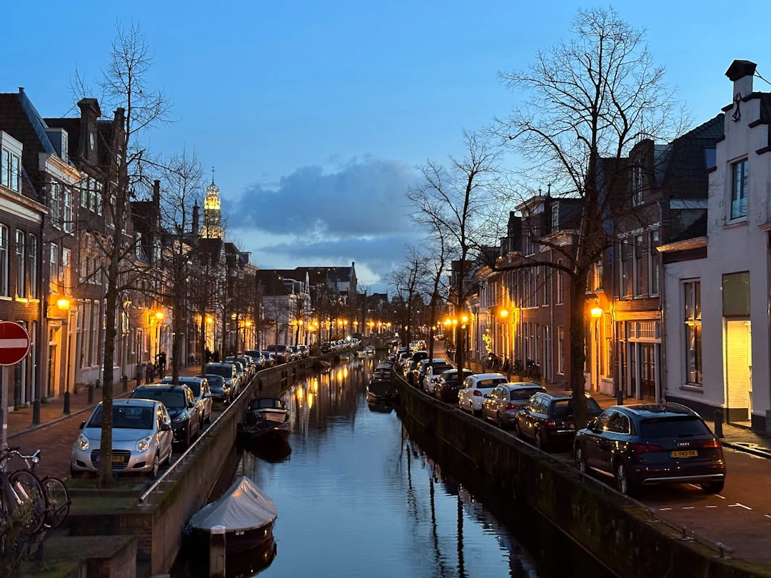 Amsterdam, la città dei canali e della tolleranza compie 750 anni